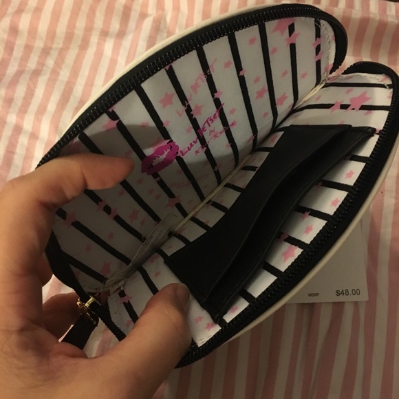 Betsey Johnson White Leopard Wristlet - Picture 3 of 3